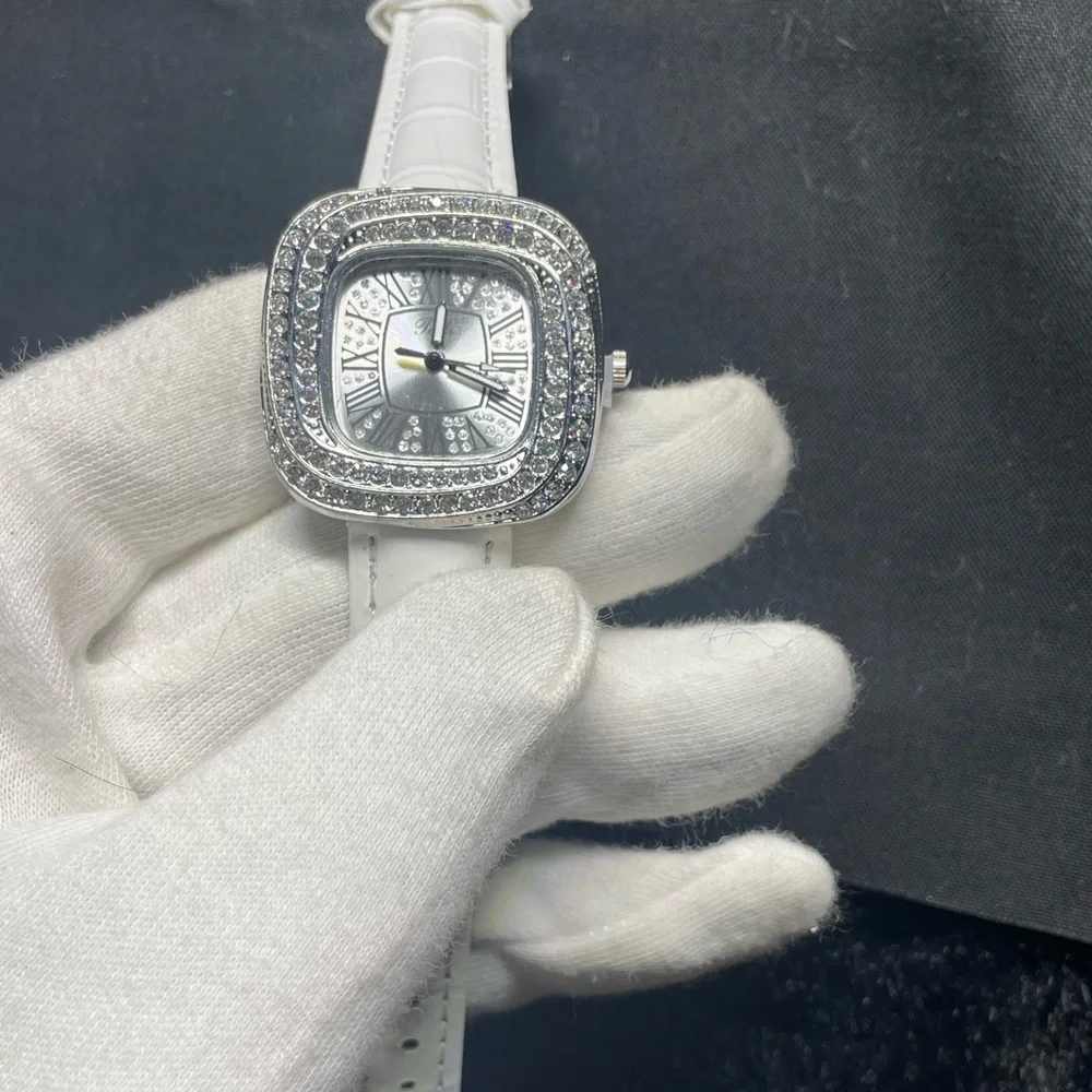 Square Design Starry Sky Quartz Watch With Diamonds croc embossed white band